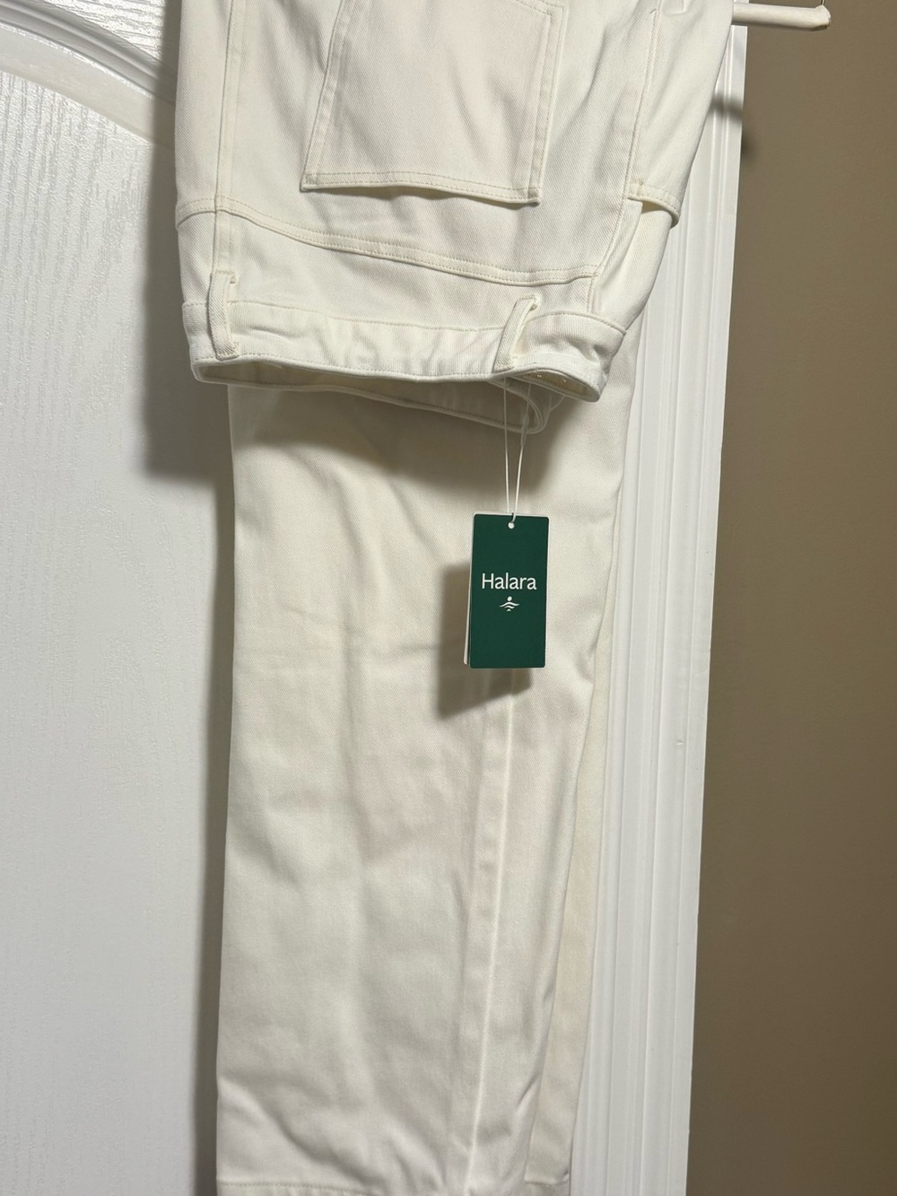HALARA Women's Cream Straight-Leg Jeans